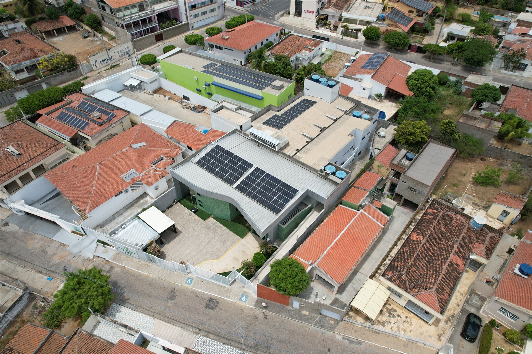 Vista aérea de edificação para inspeção e laudo técnico